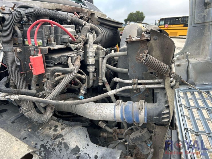 2005-gmc-c8500-flatbed-service-truck-image-8