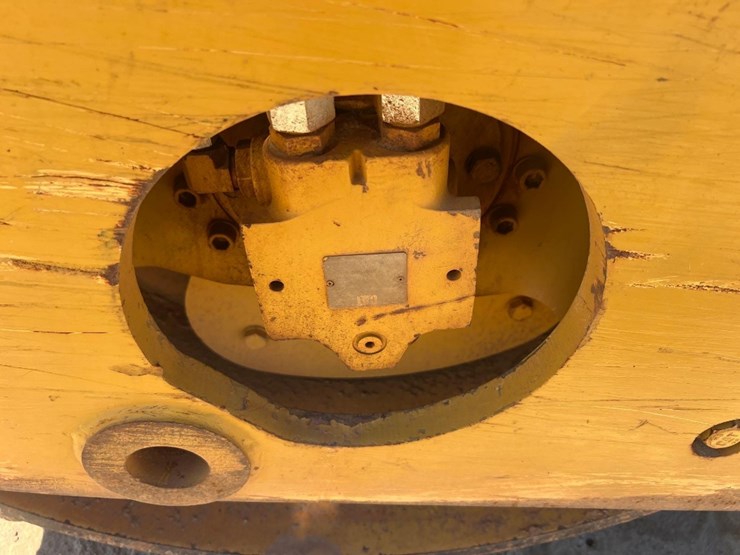 caterpillar-cp44-image-11