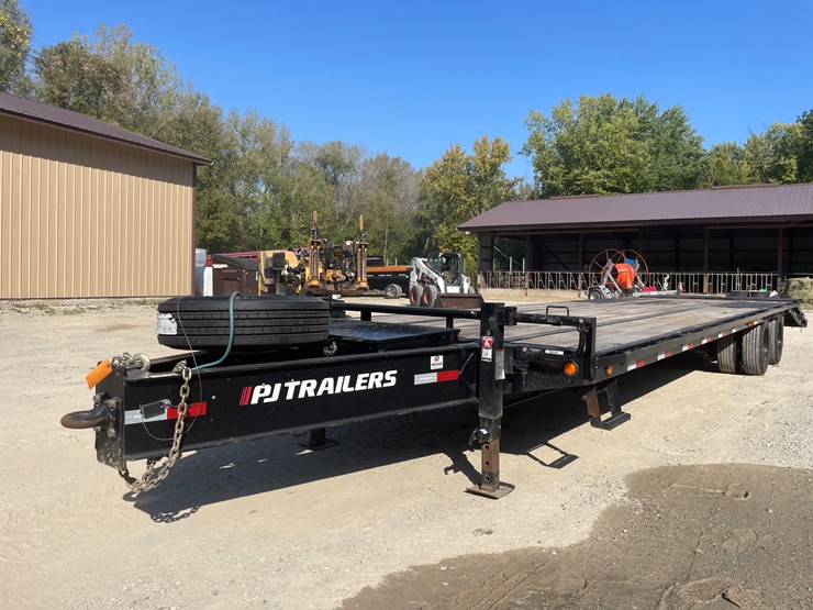 #1010-•-2023-pj-trailers-26'-tandem-dual-axle-deck-over-trailer,-(has-title)-image-1