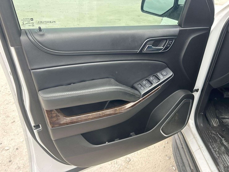 2016-chevrolet-tahoe-image-13