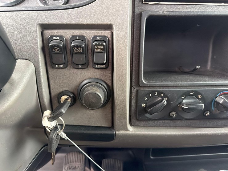 peterbilt-337-image-34