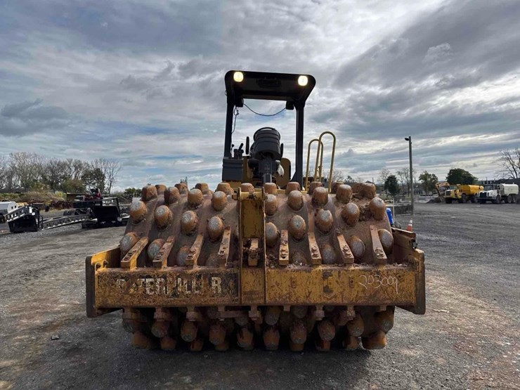 2001-caterpillar-cp-563d-image-3