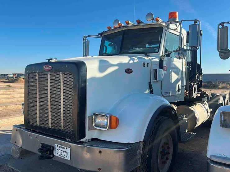 2012-peterbilt-367-image-1