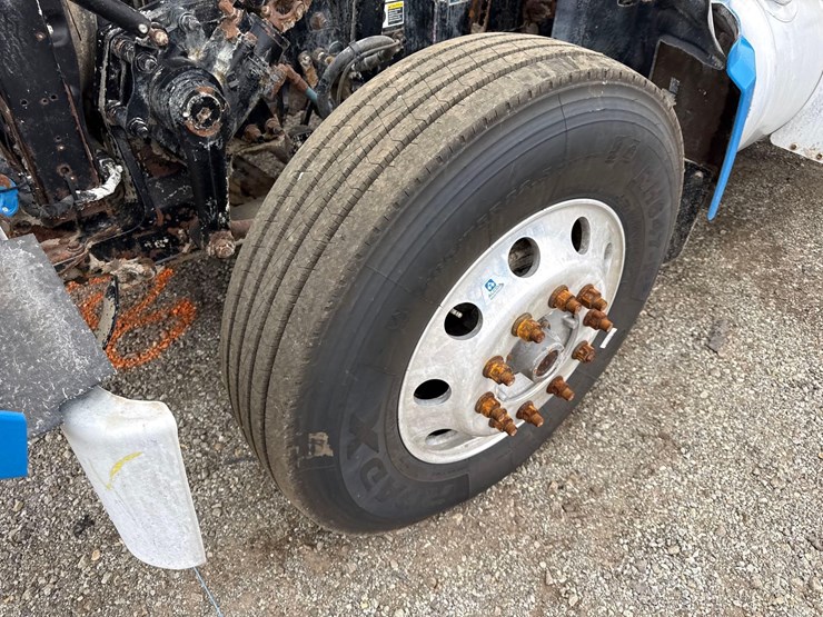 2018-peterbilt-567-image-13