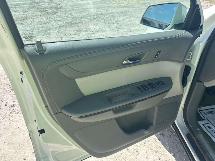 2015-gmc-acadia-image-13