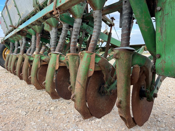 john-deere-16-image-9