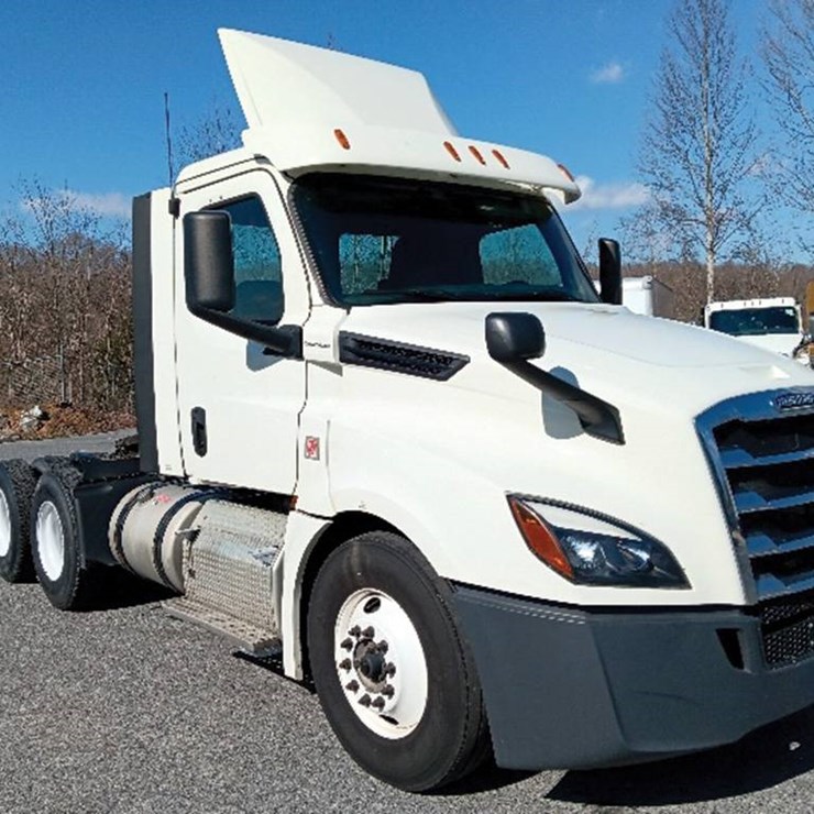 2018 FREIGHTLINER CASCADIA 126