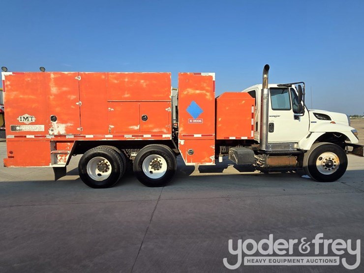 2009-international-7300-image-6