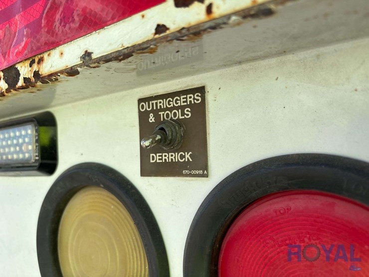 2007-gmc-c8500-altec-dl45tr-insulated-material-handling-digger-derrick-truck-image-23