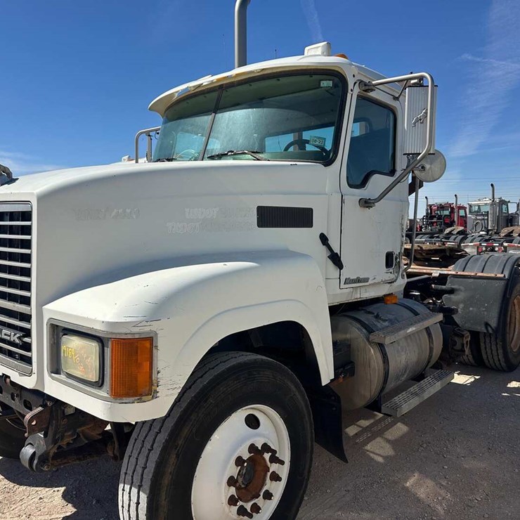 2005 MACK CHN613
