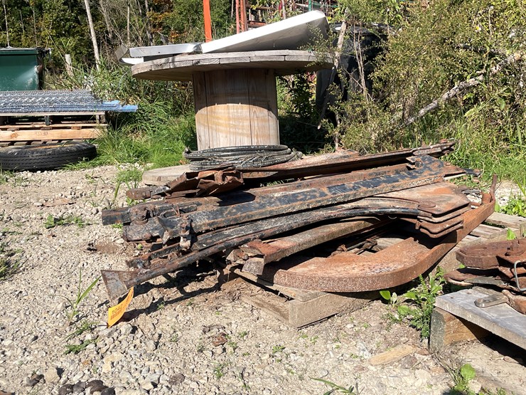 #1042-•-pallet-of-plow-parts-image-1