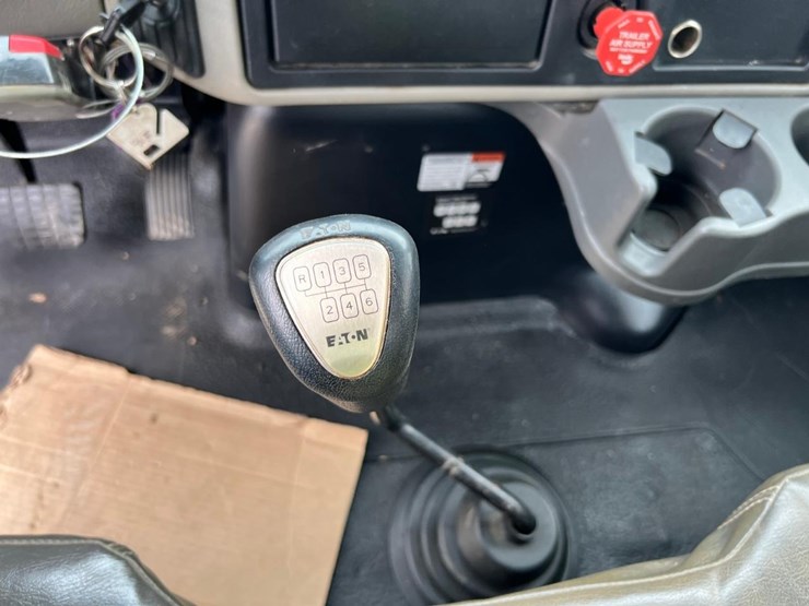 2017-international-durastar-4300-image-37