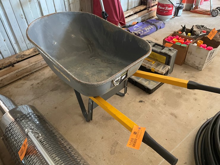#1088-•-true-temper-wheel-barrow-image-1