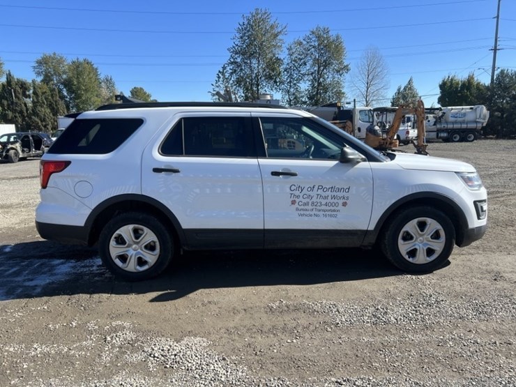 2016-ford-explorer-image-3