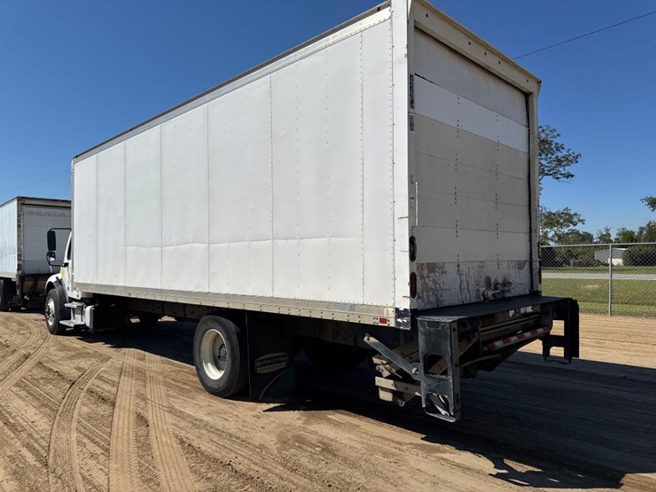 2020-freightliner-m2-26'-box-truck-image-2