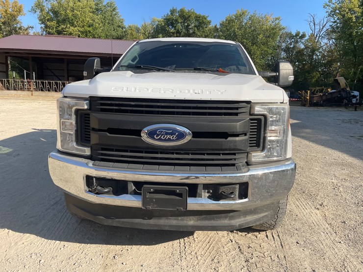 2017-ford-f250-xl-image-2