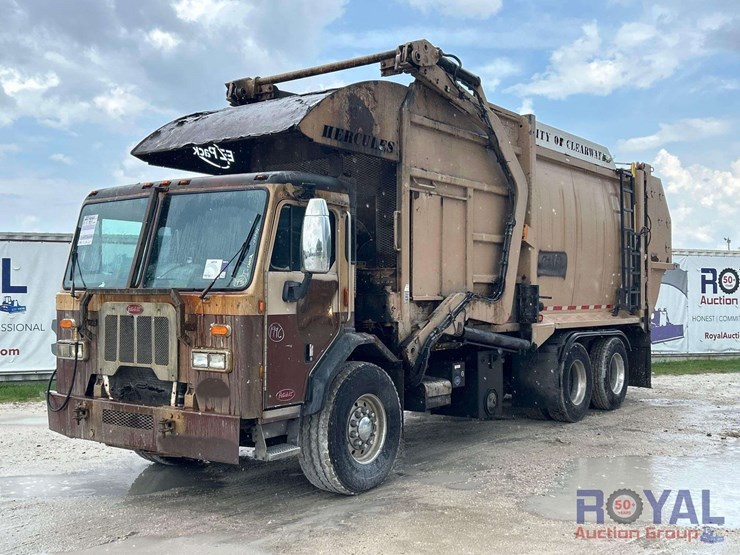 2016-peterbilt-320-image-1