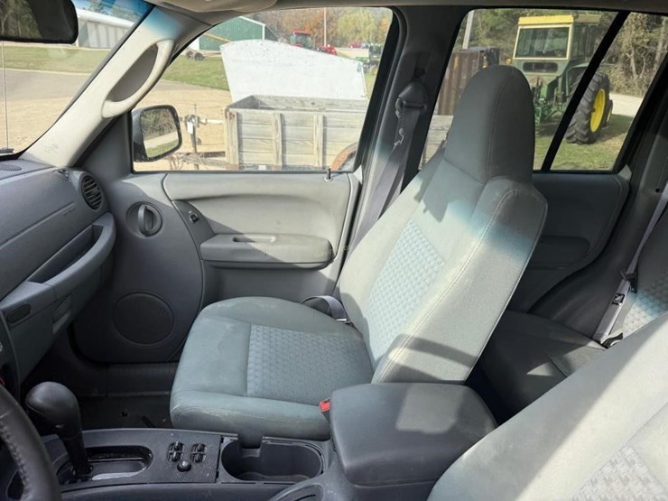 2006-jeep-liberty-image-11