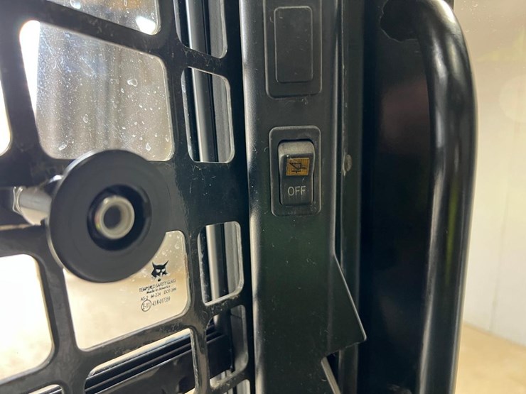 2017-bobcat-s770-image-21