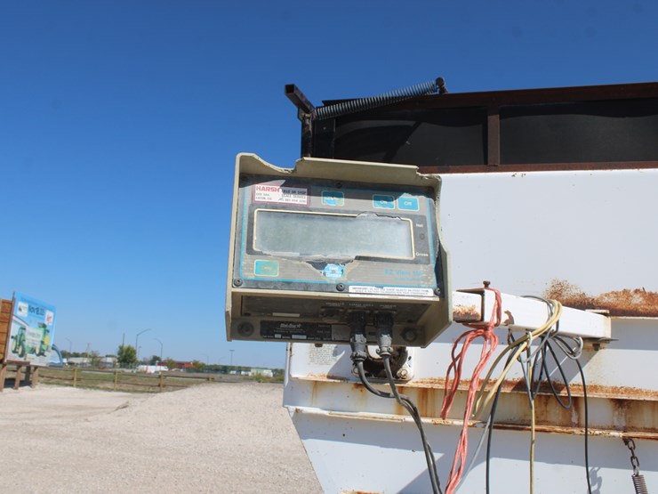 #2044-•-#2044---harsh-303h-feed-mixer-wagon-image-2