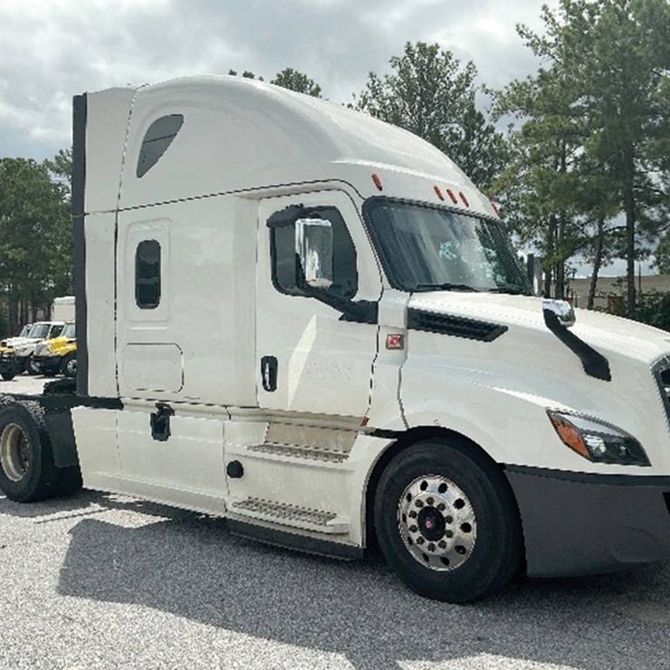 2019 FREIGHTLINER CASCADIA 126