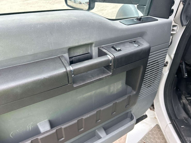 2013-ford-f550-image-11