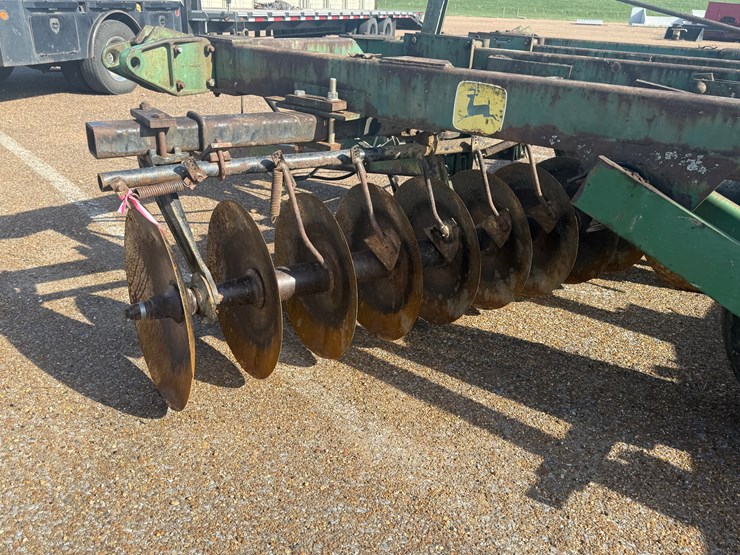 john-deere-230-image-13