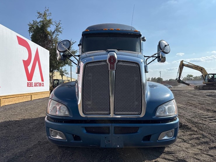 2012-kenworth-t660-image-3