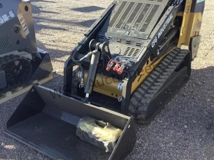 2025-cfg-kkta27-stand-up-skid-steer-image-2