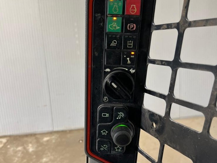 2021-bobcat-t66-image-24