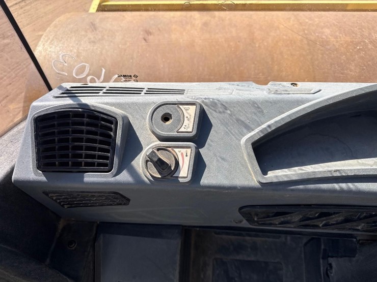 2017-bomag-bw211-image-21