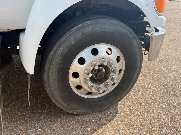 2015-ford-f650-image-15