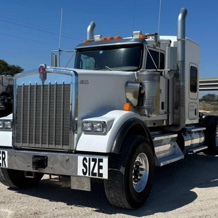 2022 KENWORTH W900