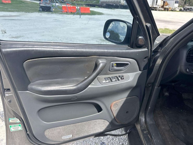 2005-toyota-tundra-image-13