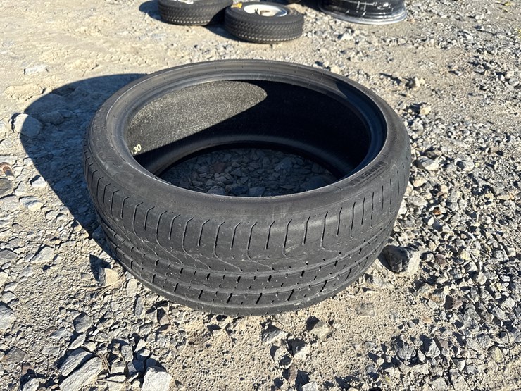 #27578-•-(1)-p-zero-265/35r20-tire-inv#-27578-image-2
