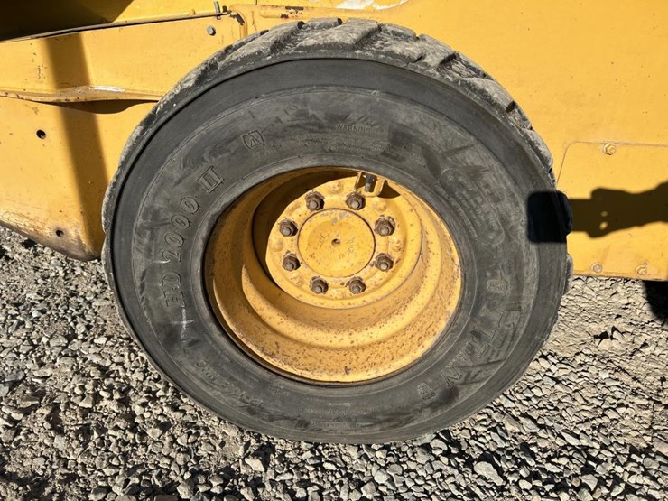 2016-deere-326e-image-49