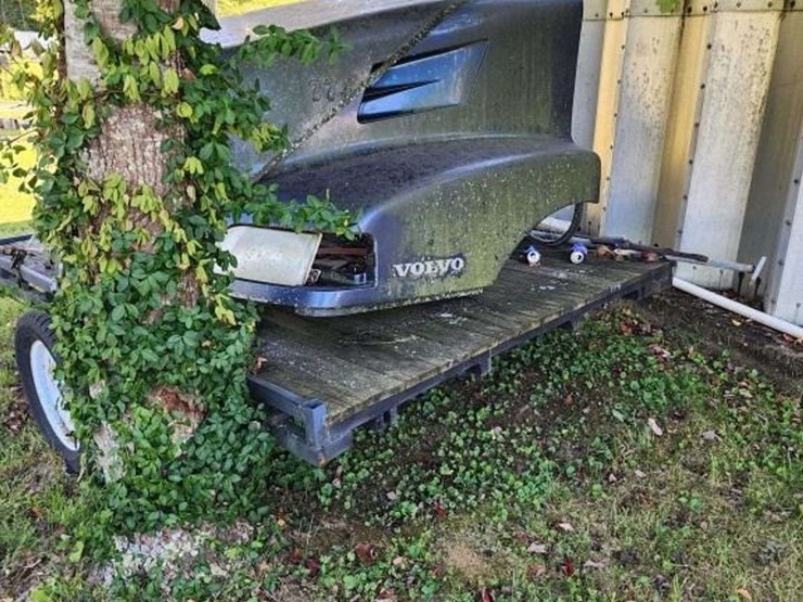 volvo-semi-hood-image-3