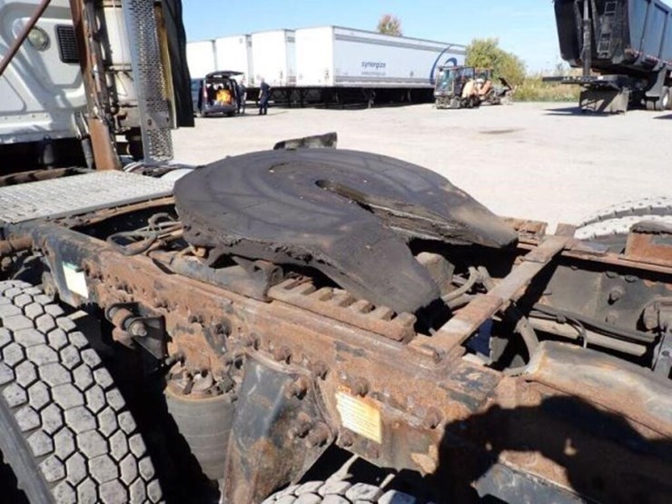 2010-freightliner-cascadia-t/a-hiway-tractor---day-image-47