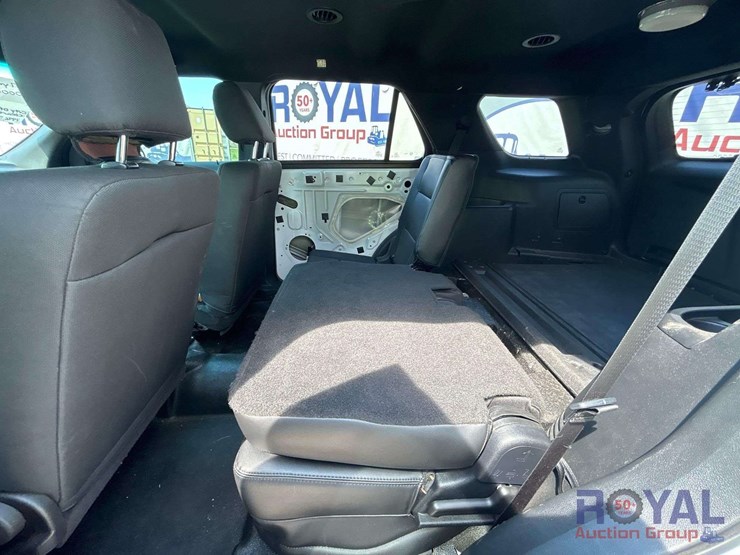 2017-ford-explorer-image-21