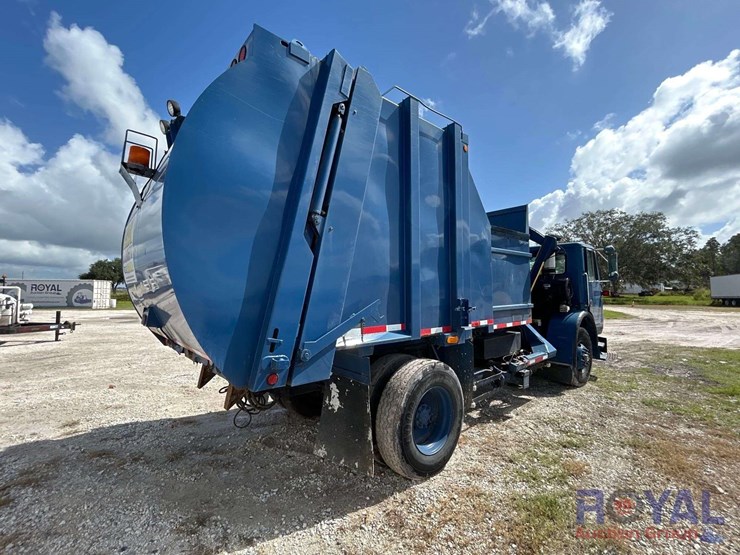 2005-autocar-wxr-heil-rear-loader-garbage-truck-image-3