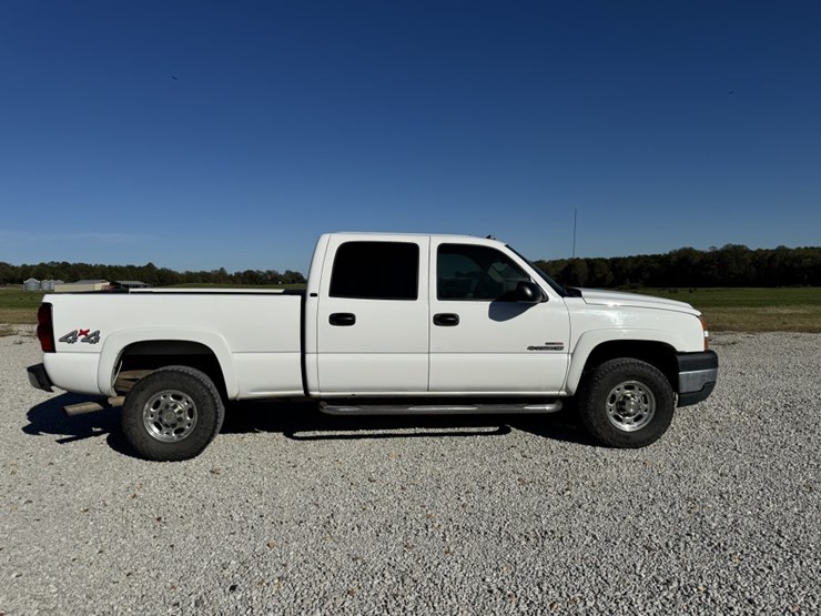 #13960-•-2005-chevy-2500-hd-crew-cab-truck-image-8