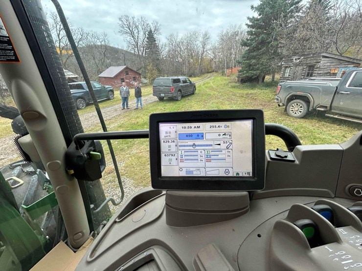 2013-john-deere-6150r-image-37