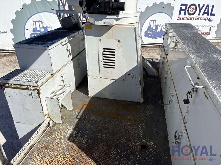 2016-freightliner-m2-106-4x4-altec-bucket-truck-image-32