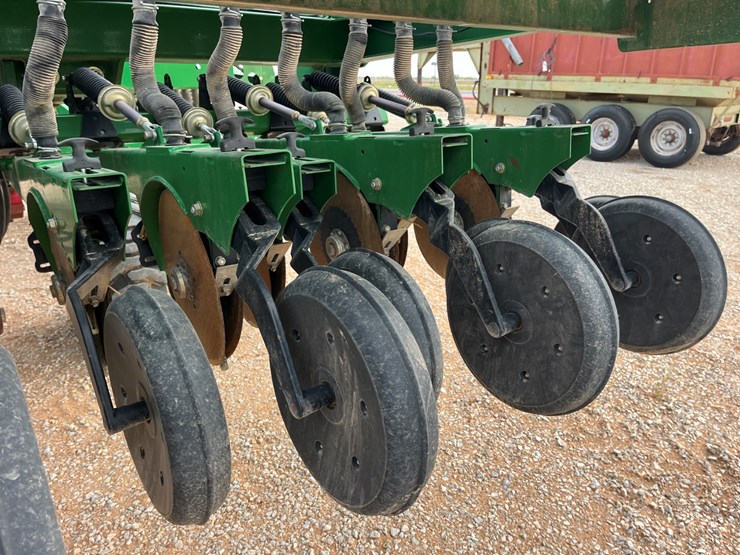 2018-great-plains-3s3000hd-image-17