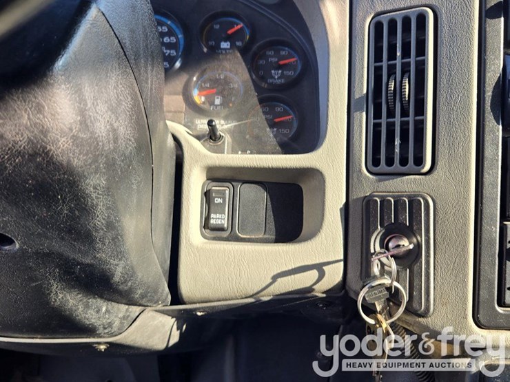 2009-international-7300-image-44