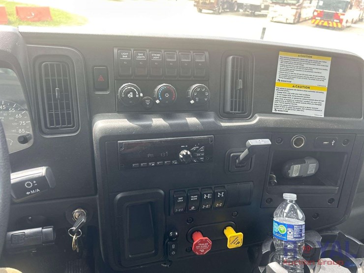 2021-international-hv507-4x4-12ft-single-axle-dump-truck-image-12