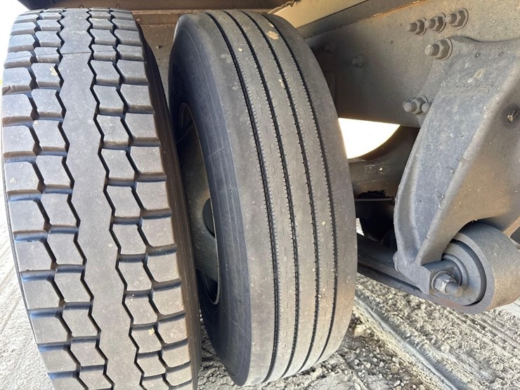 2020-freightliner-m2-26'-box-truck-image-11