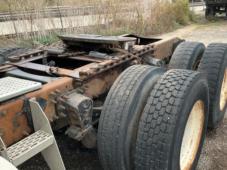 2004-mack-chn613-image-51