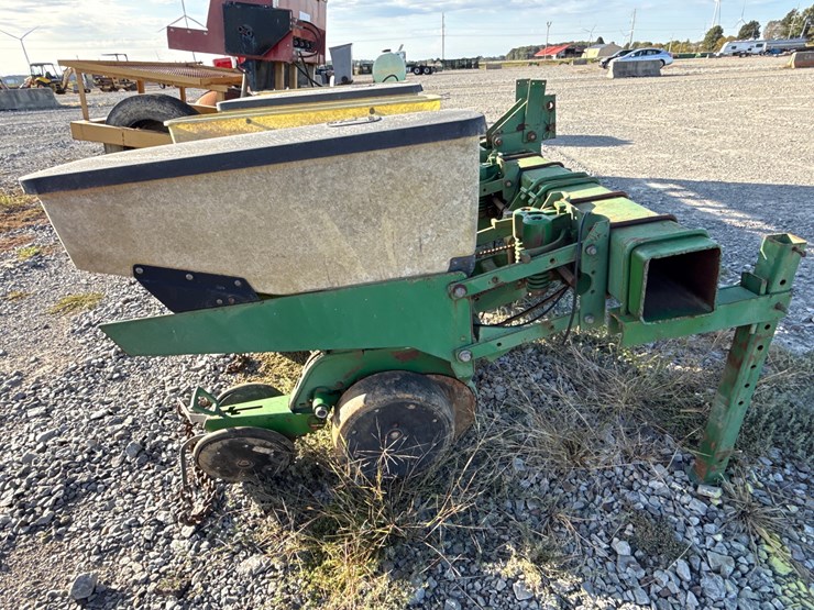 john-deere-7300-image-11