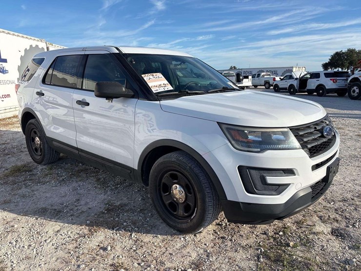 2018-ford-explorer-image-2